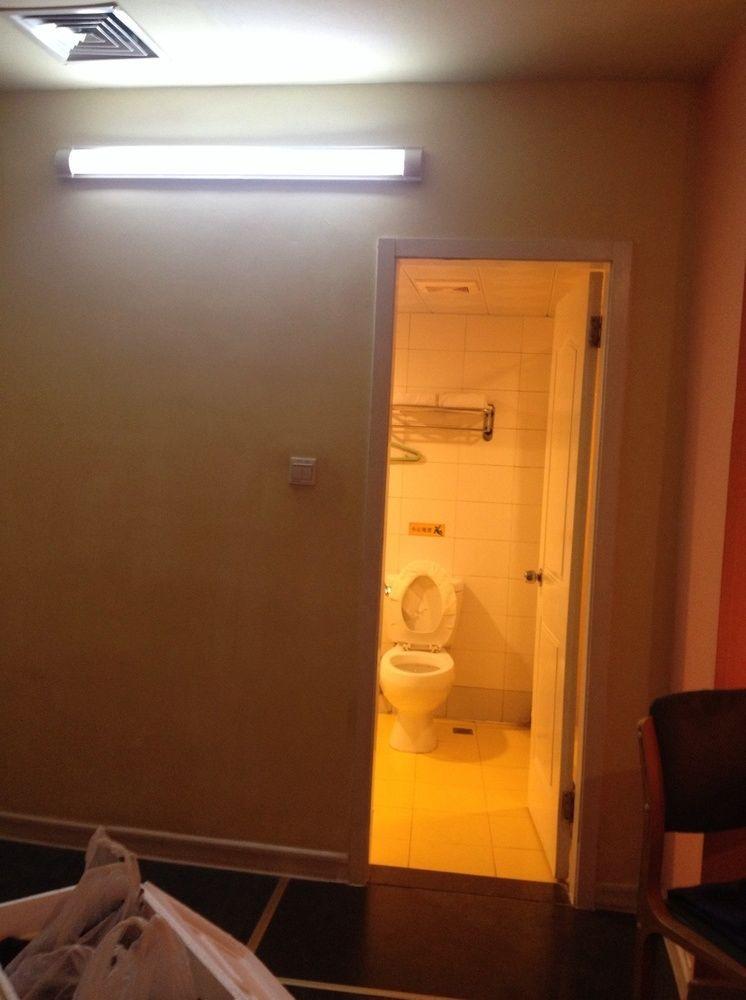 Home Inn Dalian Development Zone Light Railway Station Экстерьер фото
