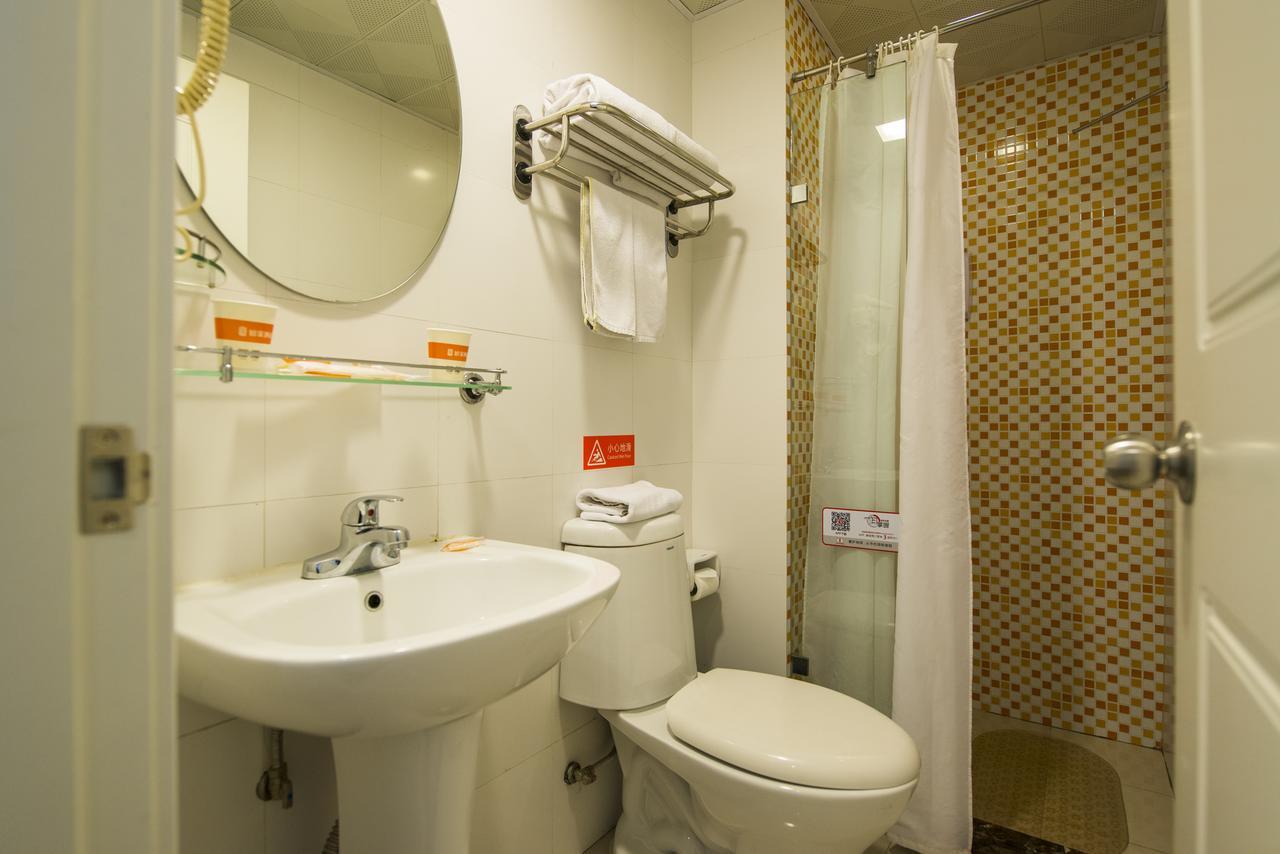 Home Inn Dalian Development Zone Light Railway Station Экстерьер фото