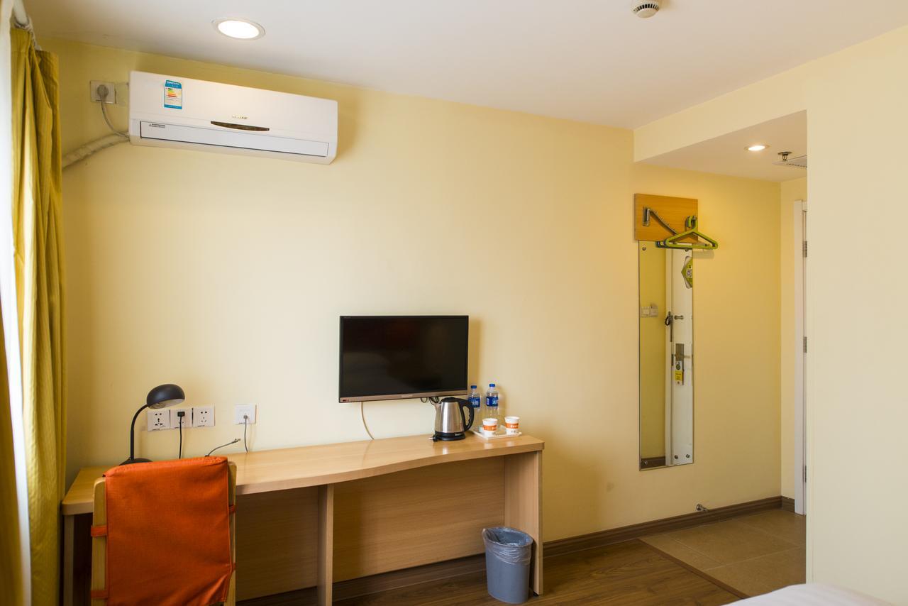 Home Inn Dalian Development Zone Light Railway Station Экстерьер фото