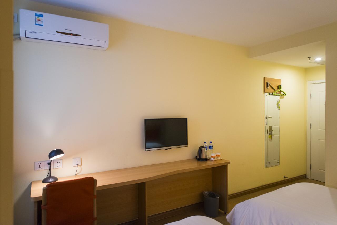 Home Inn Dalian Development Zone Light Railway Station Экстерьер фото