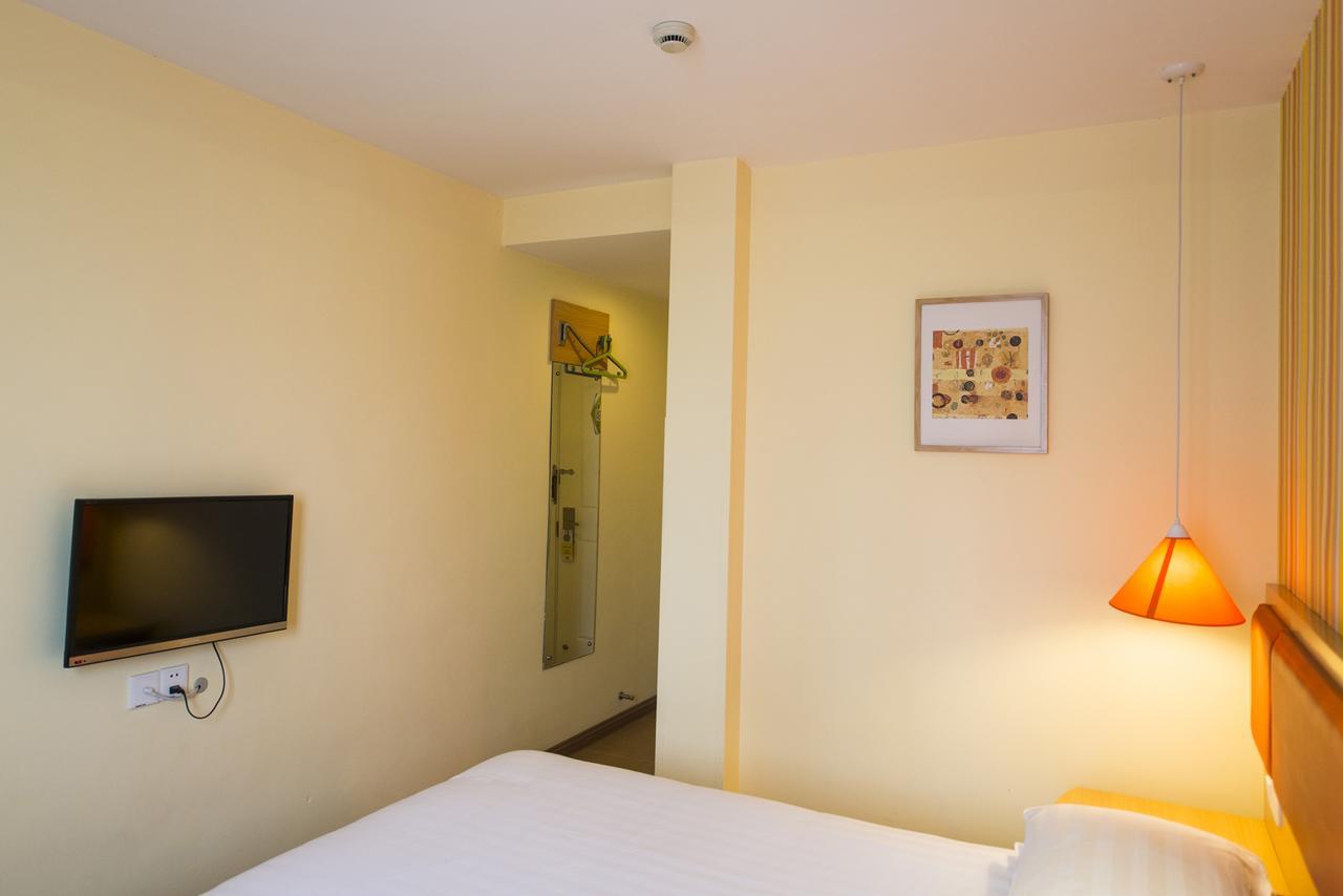 Home Inn Dalian Development Zone Light Railway Station Экстерьер фото